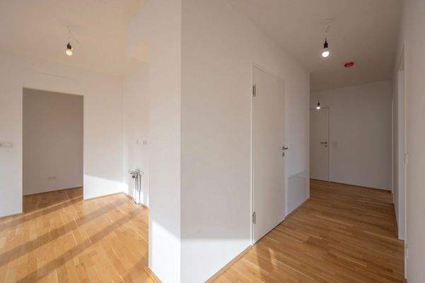 Küchenbereich mit Speisekammer