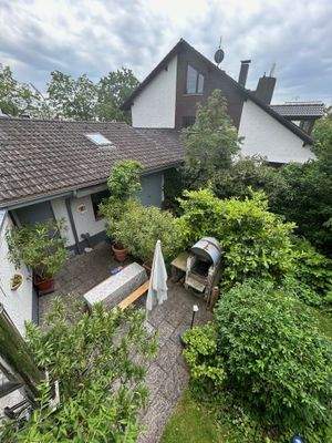 die große Terrasse mit Grillplatz