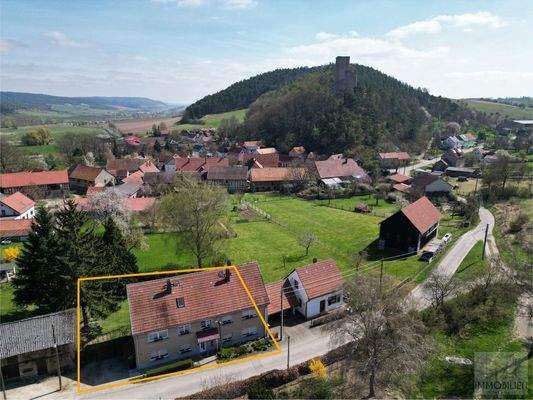Blick auf das Grundstück und die Ehrenburg