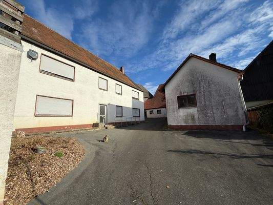 Wohnaus, Zufahrt und Schlachthaus