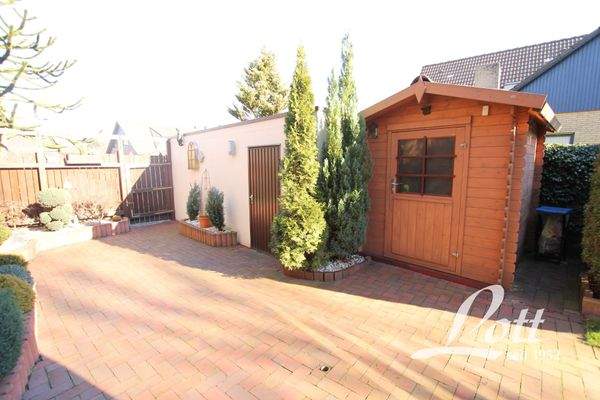 Garage und Gartenhaus