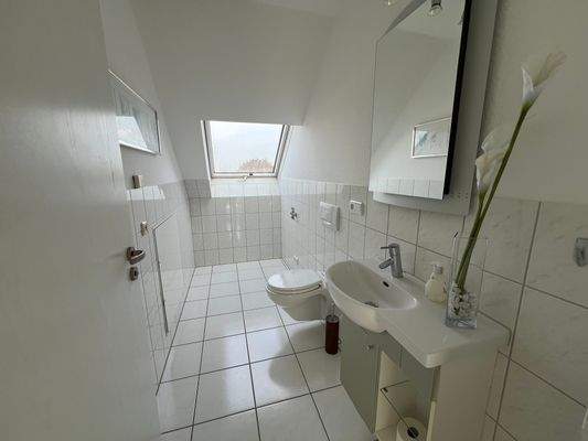 Haus-Linden-Leihgestern-Gäste-WC DG.JPG