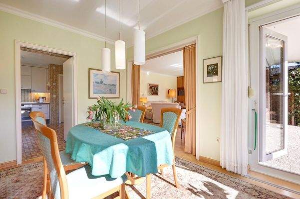 Esszimmer und anschließende Küche