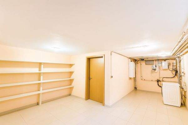 UG Abstellraum mit Haustechnik