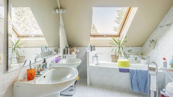 Wannen- und Duschbad zur bewohnten Zeit