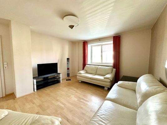 Geräumiges Wohnzimmer