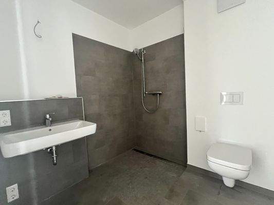 DG-Wohnung Badezimmer