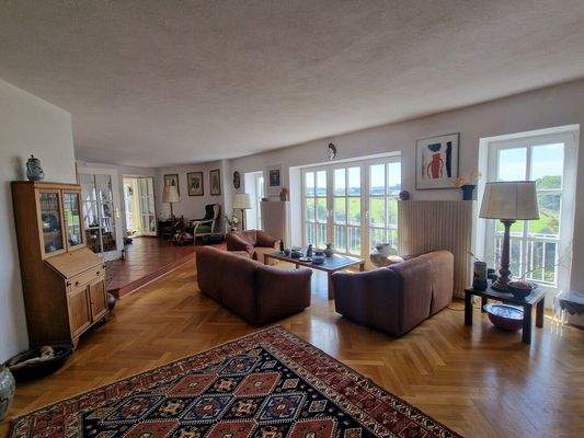 Blick Richtung Kamin und Wintergarten