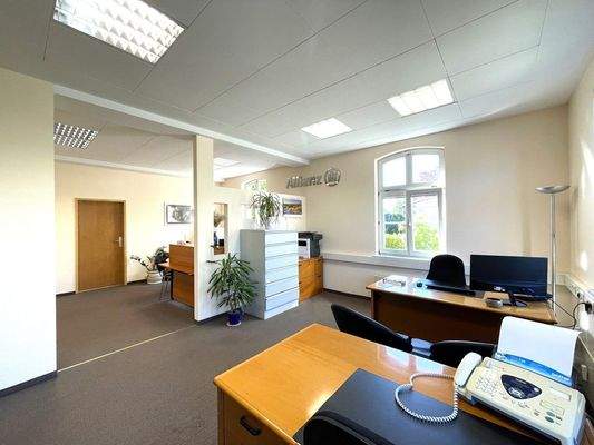 HG (EG), Gewerbe / Büro (Kundenberater)