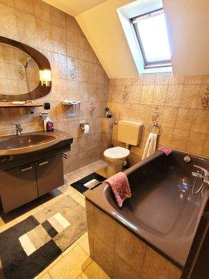 Bad im Dachgeschoss