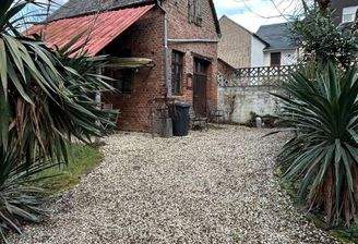 Innenhof mit Nebengebäude 