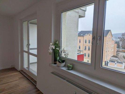 Wohnzimmer mit Balkon