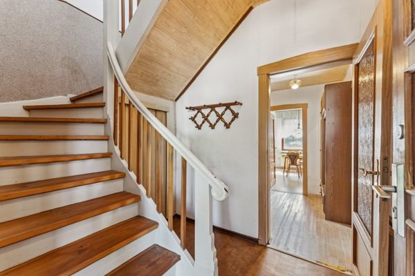 Flur mit Treppe
