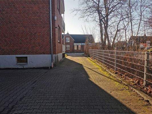 Zufahrt vom Hof aus gesehen