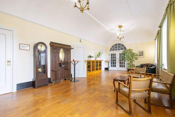 Büros / Praxis oder Wohnraum Villa