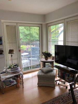 Wohnzimmer mit Balkonblick.jpeg