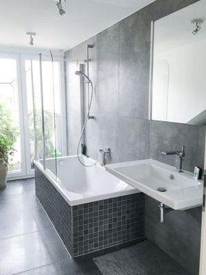 Bad mit Wanne/Dusche WC