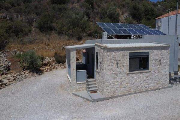 Kreta, Kalamitsi Amigdali: Charmantes kretisches Haus mit privatem Olivenhain und Bergblick zu verkaufen