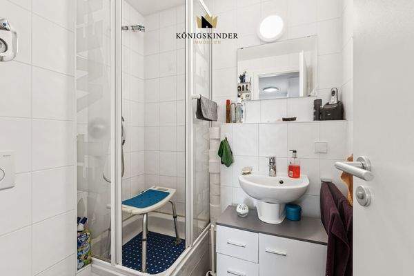 Gäste-WC mit Dusche