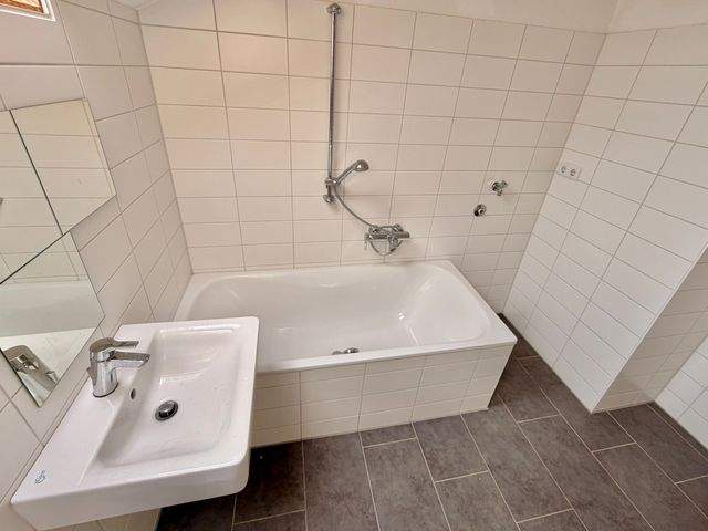 Inklusive Einbauküche: Sanierte 2-Raum-Wohnung im Erstbezug - Foto 5