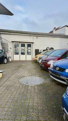 Parkplatz - Autohandel