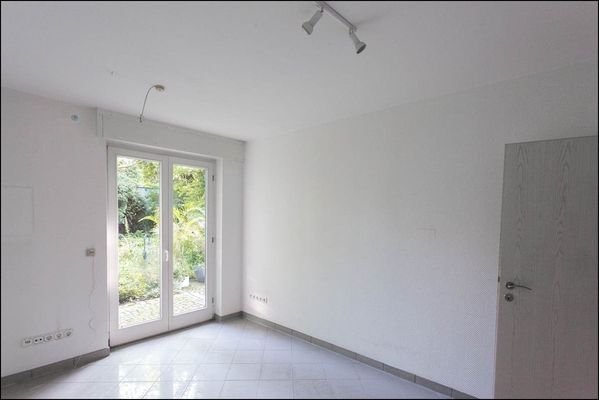 Weiteres großes Zimmer im Erdgeschoss z.B. für das Homeoffice 