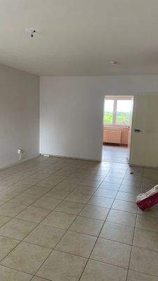 Blick durch den Flur ins Schlafzimmer.jpg