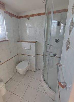 Badezimmer DG Dusche .jpg