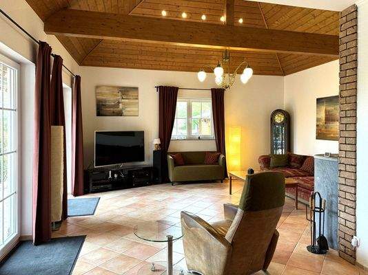 Das lichtdurchflutete Wohn-...