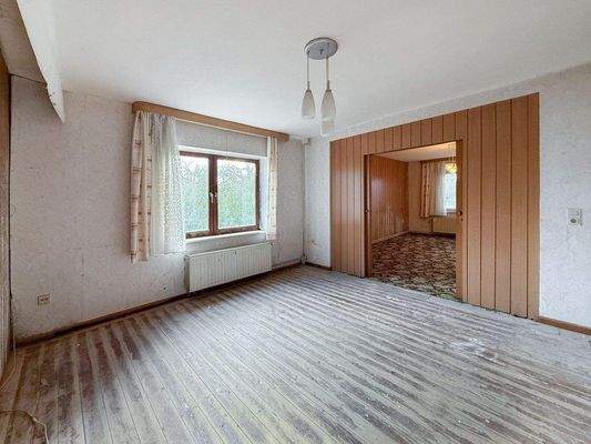 4. Esszimmer neben der Küche mit historischem Guss