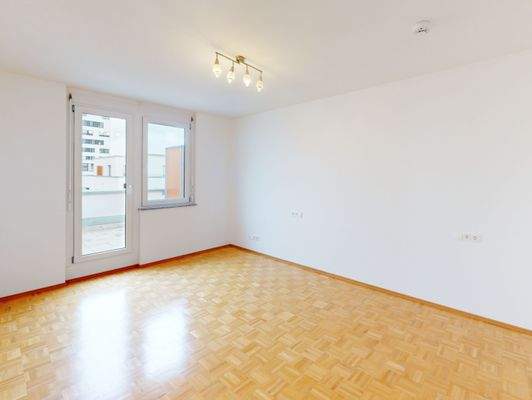 Schlafzimmer mit Zugang zum Balkon