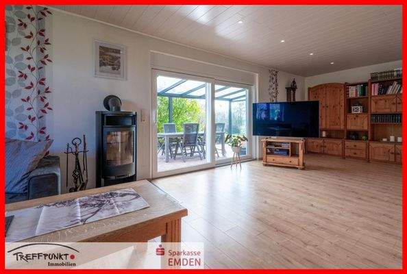 Wohnzimmer mit Zugang zur überdachten Terrasse, Ansicht 2