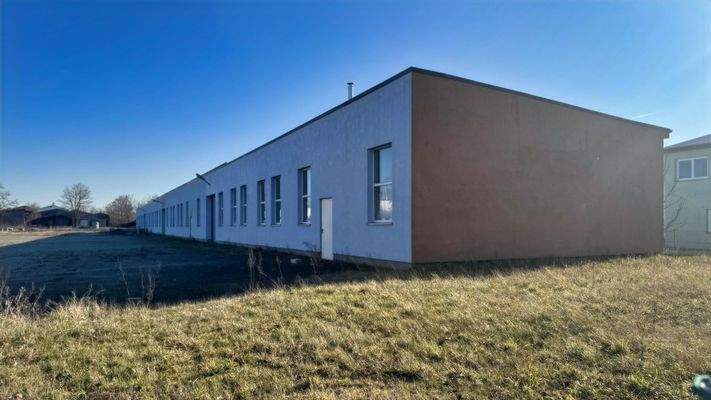 Werkstatt- und Lagerhalle