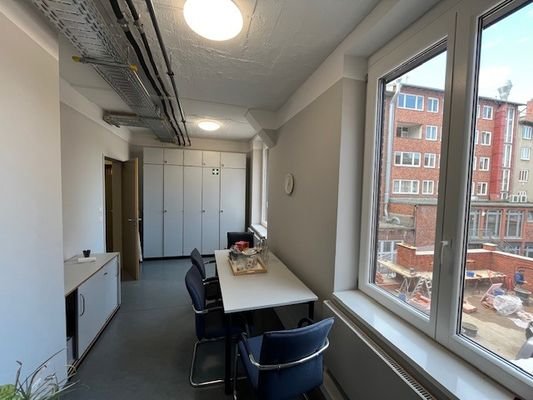 Pausenraum mit Blick auf die Innenstadt