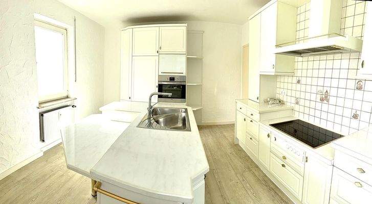 Große Wohnküche 1/3