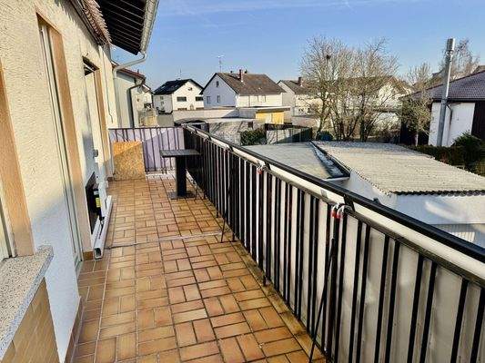 ...mit Zugang zum Balkon