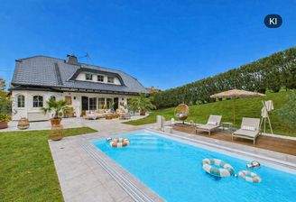 Poolansicht blauer Himmel