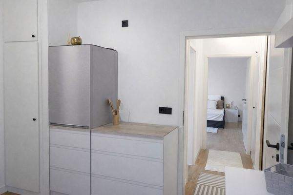 Küche mit Blick auf Flur