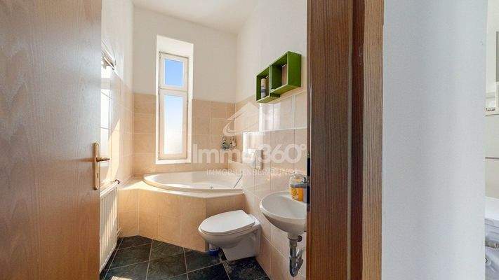 Badezimmer + Eckbadewanne