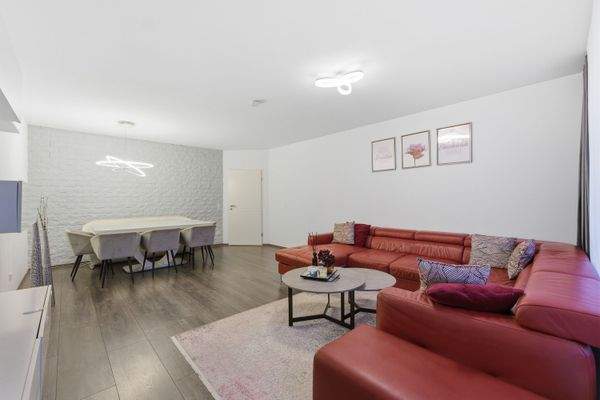 Wohnzimmer/ Esszimmer 