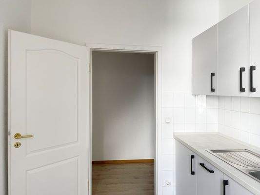 Küche, Blick zum Flur.JPG