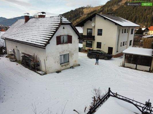 Drohnenansicht Wohnhaus, Carport und altes Wohnhaus