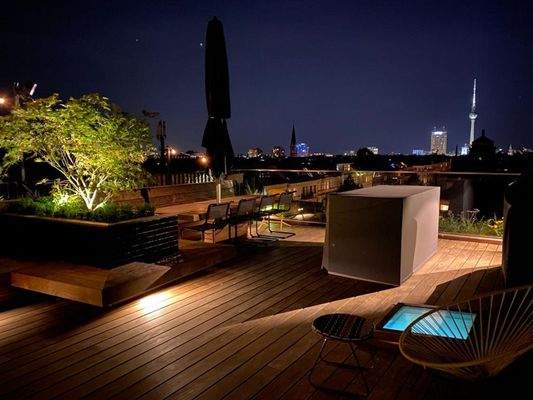 Dachterrasse bei Nacht