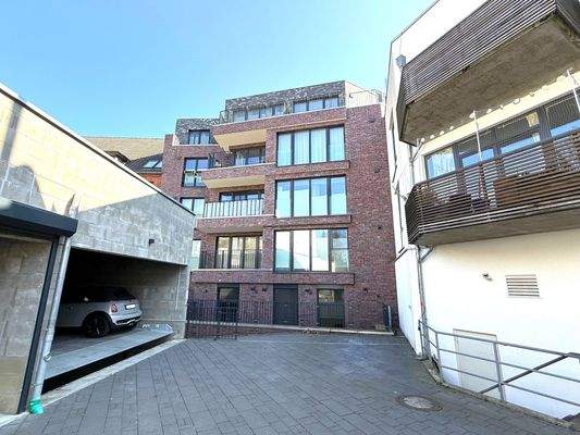 Rückwärtiger Blick auf den Parkbereich