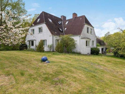 Hausansicht aus dem Garten