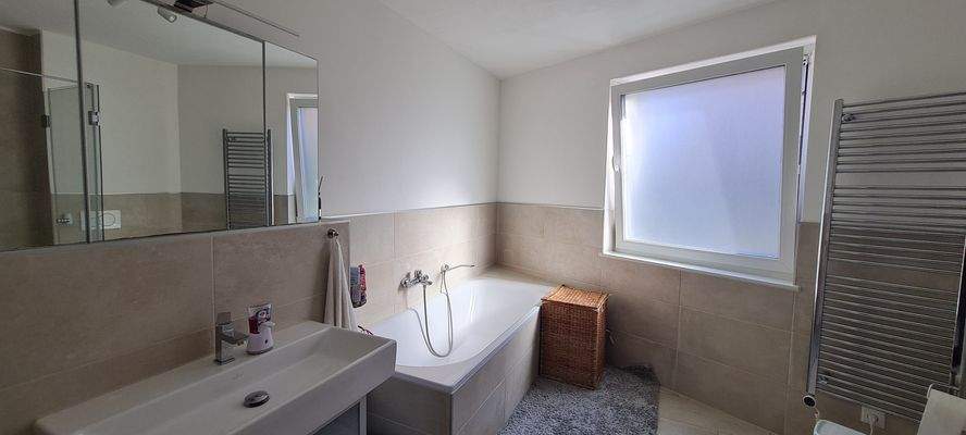 Teilansicht vom Badezimmer .jpg