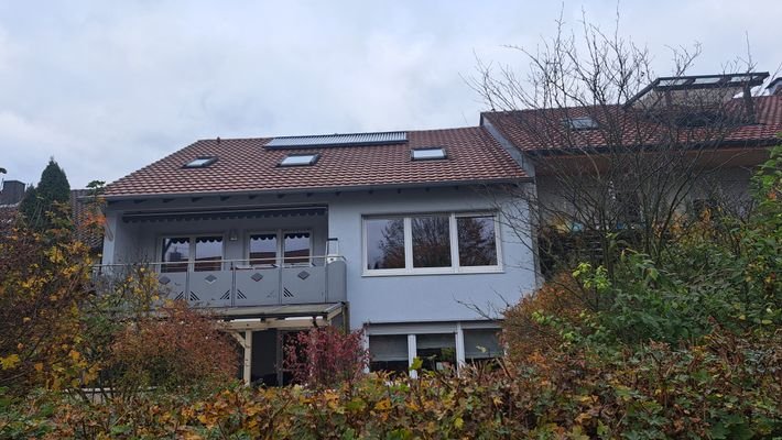 Haus Rückansicht (mit Balkon)