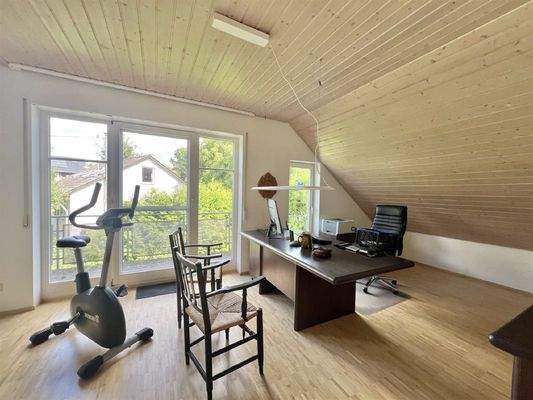 2. Schlafzimmer mit Zugang zum Balkon DG