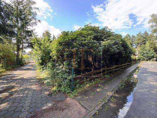 Grundstücksansicht von Straße