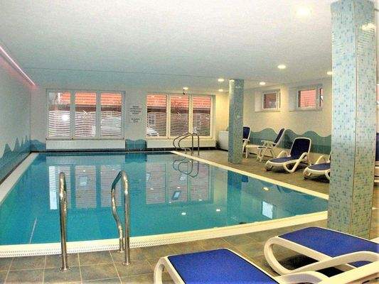 Freizeitbereich mit Schwimmbad